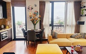 Home Suites -Natural Light -Projector -Spacious - 2Br Incenter